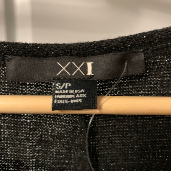 Forever 21 Short Sleeve Top in Black - Size Small - Picture 2 of 5